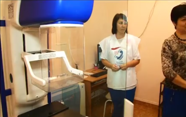 В Саяногорске стартовала акция «Розовая лента»