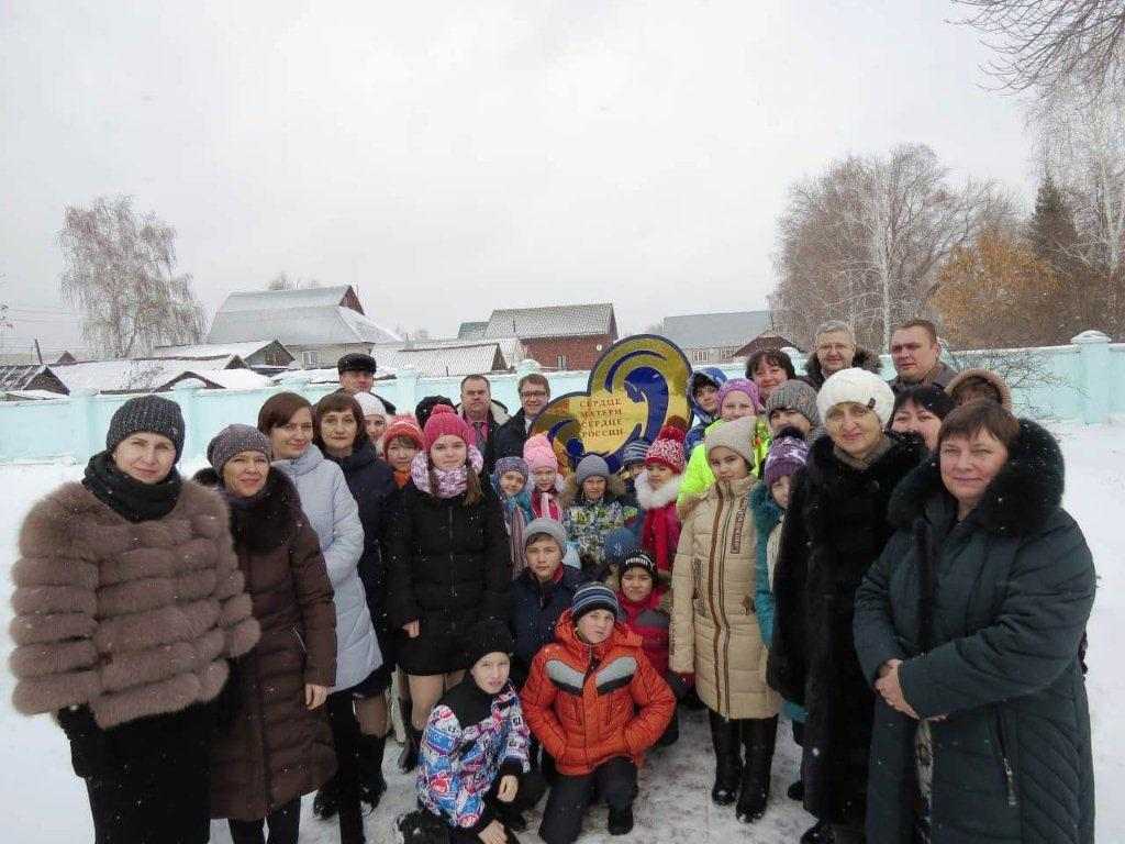 В Кувандыке Оренбургской области появилась аллея, посвященная матерям России