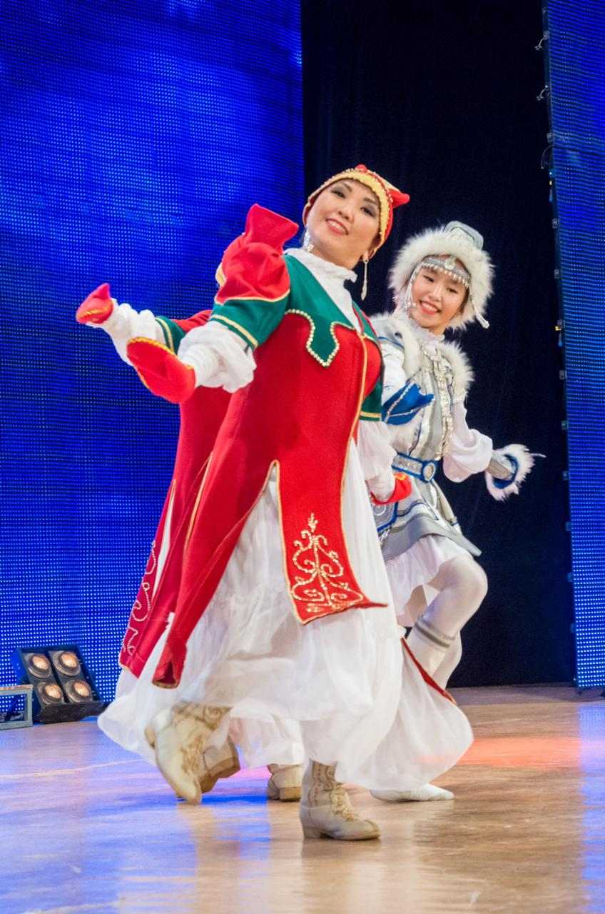 В День матери в Якутске впервые состоялся конкурс танцующих матерей и дочерей