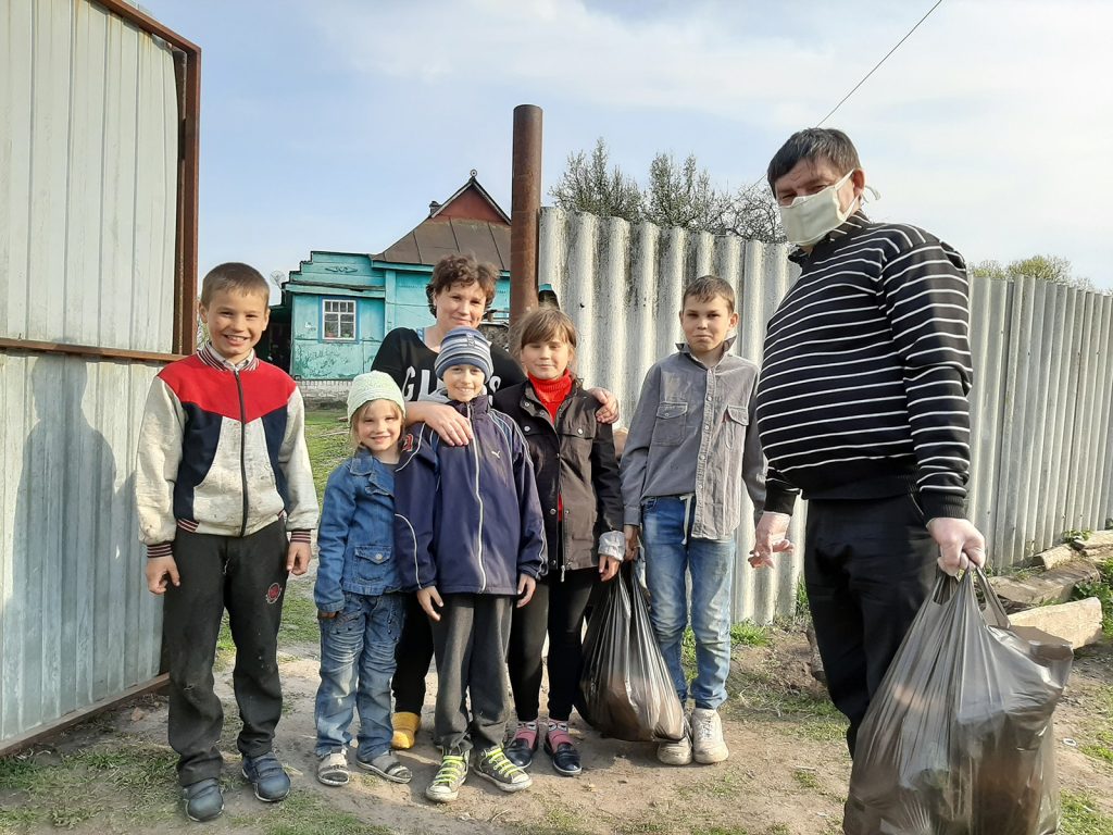 Многодетная семья жилье. Помощь родителей. Многодетная семья в квартире. Очередь за жильем. Ипотека для многодетной семьи в 2020.
